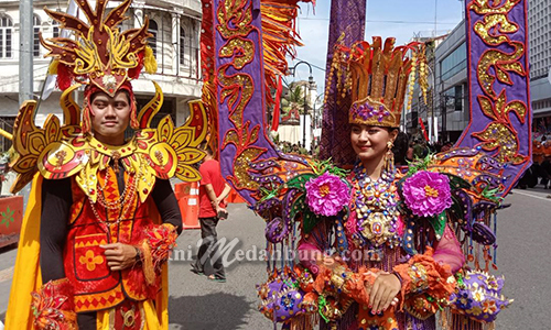 Bobby Apresiasi Busana Karnaval dan Pawai Budaya HUT ke-432  Kota Medan