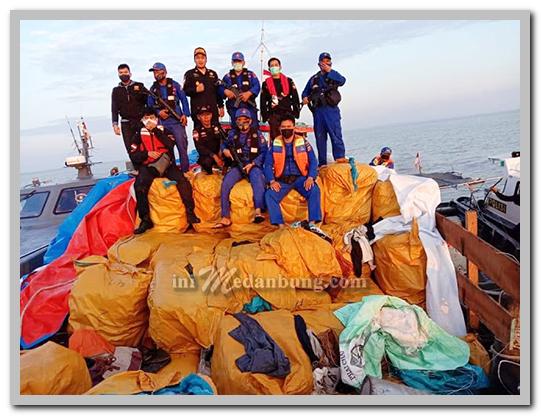 Patroli Gabungan Ditpolairud dan BC Tangkap Penyeludup 500 Balpres Asal Malaysia