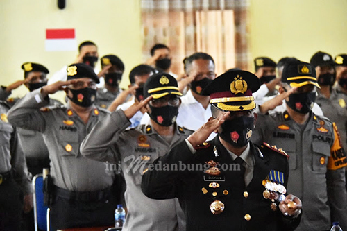 Kapolres Pelabuhan Belawan Pimpin Upacara HUT Kemerdekaan RI Ke 75