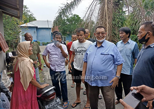 Juliadi- Amir Kompak Blusukan Bantu Korban Bencana Banjir di Binjai