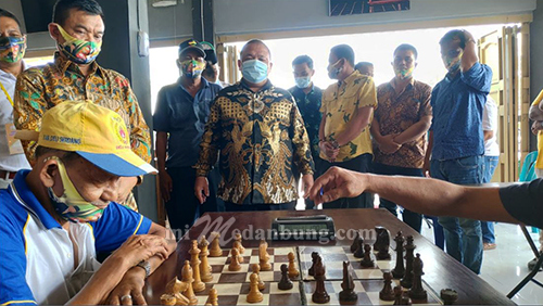 Peringati Hari Sumpah Pemuda 2020, Edi Bahagia Gelar Turnamen Catur dan Billyar Rebutkan Piala Bupati Langkat