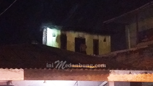 Akibat Arus Pendek Lostrik Rumah Berlantai Dua Terbakar di Belawan