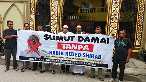 Jemaah Masjid Medan Utara Protes Gambar HRS di Coret Moret