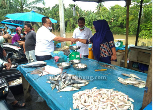 JuliadiAmir Bersama Tim Pemenangan Blusukan ke Pasar Tavip