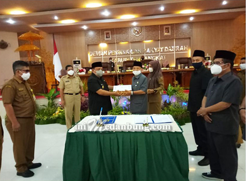 Bupati Langkat Sampaikan Nota Keuangan R APBD TA 2021