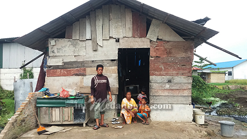 Penggali Kuburan ini tidak Pernah Menerima Bantuan dari Pemerintah