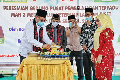 Akhyar Resmikan Gedung PPT MAN 3 Medan