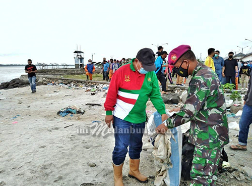 Akhyar Ajak Masyarakat  Jaga Kebersihan Pantai