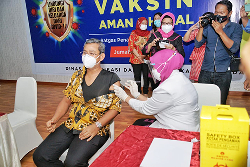 Vaksinasi Dimulai di Medan, Sekda Jadi Orang Pertama Divaksin
