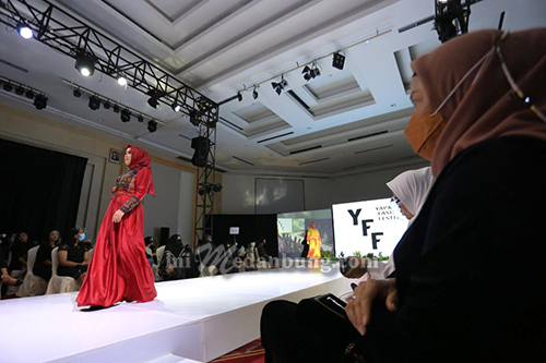 Sri Ayu Mihari Buka Yapmode Fashion Festival 2021