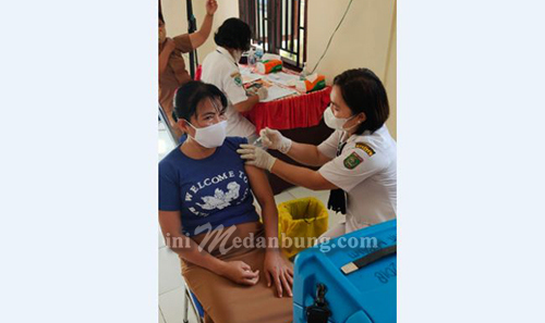 Nakes Kabupaten Asahan Mulai Disuntik Vaksin Covid-19