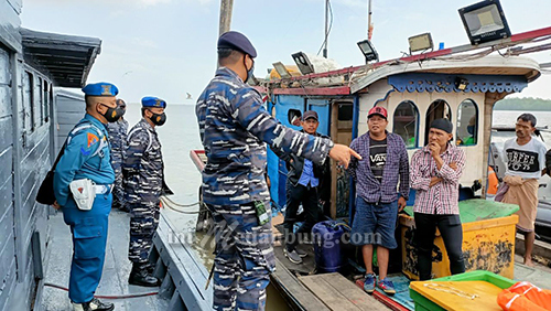 TNI AL Gagalkan Penyeludupan 28 TKI Ilegal ke Malaysia