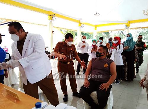 Pemkab Langkat Laksanakan Vaksinasi Tahap I: Sasaranya Para Pejabat Dan Tokoh Masyarakat Langkat, serta Nakes