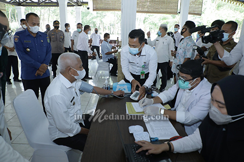 Bupati Asahan dan Forkopimda Laksanakan Vaksinasi Sinovac Covid-19