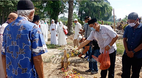 Ketua Tim Pemenangan Juliadi-Amir Pimpin Ziarah Qubur Almarhum Juliadi