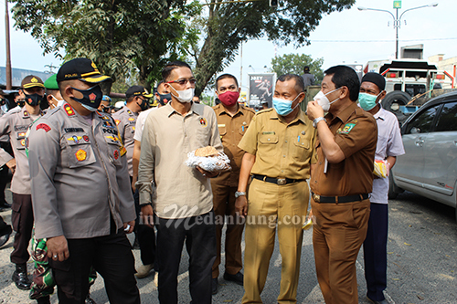Sambut HPN ke 75, PWI Langkat Gelar Beragam  Bakti Sosial “Bagikan Masker, Berbagi Kasi dan Santuni Janda Wartawan”
