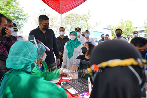 Tinjau Pelaksanaan Vaksinasi Covid-19, Wali Kota Medan Apresiasi Antusias Pedagang