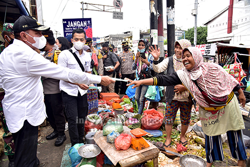 Sosialisasikan Prokes bersama Forkopimda ke Pasar, Edy Rahmayadi Senang Lihat WargaTaat Prokes