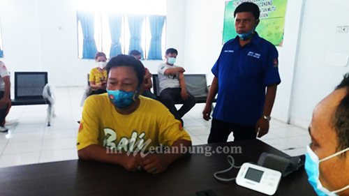 Walikota Medan Tinjai Vaksinasi Covid-19 di UPT Puskesmas Canang
