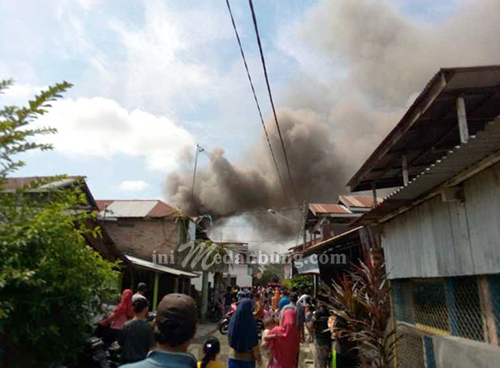 Akibat Arus Pendek Listrik 3 Rumah Warga Musnah Terbakar
