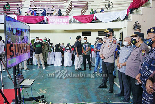 Memutus Penyebaran Covid-19, Ribuan Warga Asahan Ikuti Vaksinasi TNI-POLRI