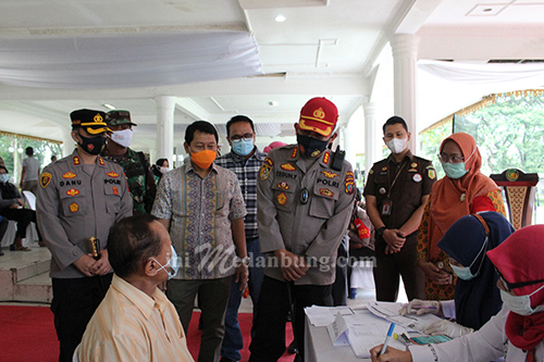 Serbu Vaksinasi Masal Digelar Sambut HUT Bhayangkara ke 75, “Total 5.216 Warga Langkat Disuntik Vaksin”