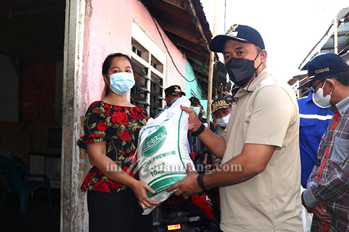 Pemko Medan Serahkan Bantuan Sosial di Kelurahan Sunggal