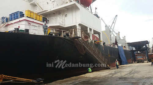 Sebanyak 30 Ribu Ton Gula Import Asal Thailand Dibongkar Dibelawan