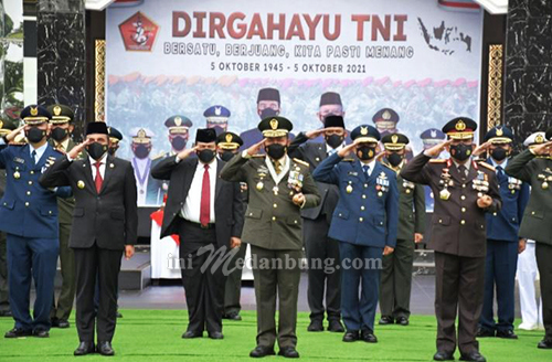 Bersama Pangdam I BB dan Gubsu, Bobby Nasution Ikuti Upacara Peringatan HUT ke-76 TNI