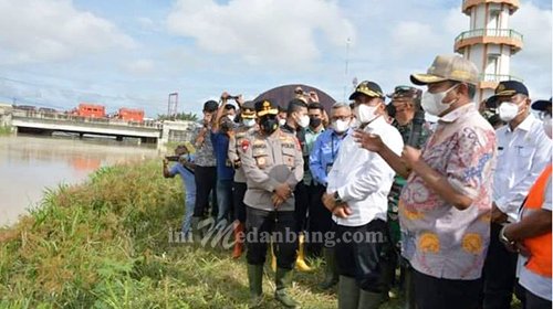 Tinjau Banjir di Sei Rampah, Bupati Sergai Harap Solusi Konkrit Atasi Banjir