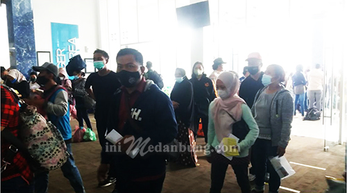 KM Kelud Berangkat Membawa 700 Penumpang. Warga Minta Agar PCR, Surat Vaksin dan Antigen Ditiadakan