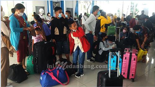 Sambut Nataru 2022 KM Kelud Membawa Penumpang Memludak