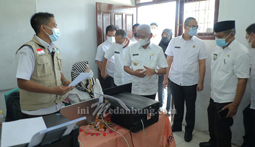Bupati Asahan Tinjau Pelaksanaan Vaksin di Beberapa SD di Asahan