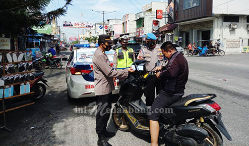 Menuju ABK, Ops Yustisi Personel Polres Asahan Tegur 43 Warga dan Pengusaha