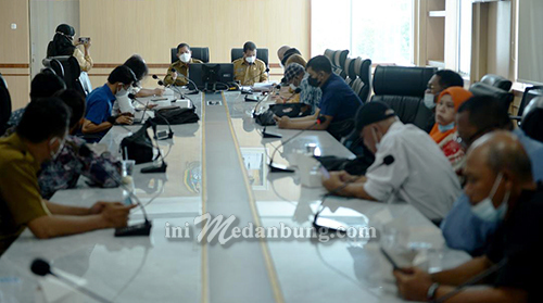 Dishut Sumut Amankan Dua Alat Berat Perambah Hutan di Karo