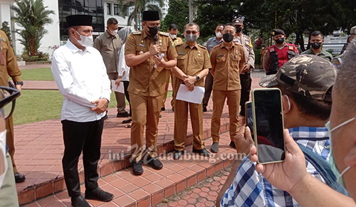 Tak Mampu Benahi Pasar, Ratusan Pedagang Minta Suwarno Dicopot dari Dirut PUD Pasar