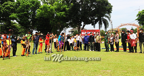 Buka Festival Permainan Rakyat dan Olahraga Tradisional, Kadis Pariwisata Harapkan Bisa Turut Lestarikan Budaya Daerah