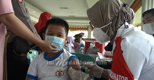 Polres Tebing Tinggi Gelar Vaksinasi Massal Serentak