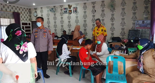 Polsek Air Joman Gelar Vaksinasi Covid-19 di Balai Desa
