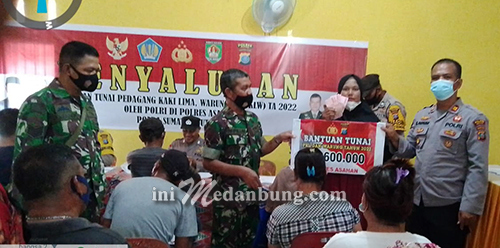Polsek Air Joman Menyalurkan BTPKLW kepada 128 Pedagang