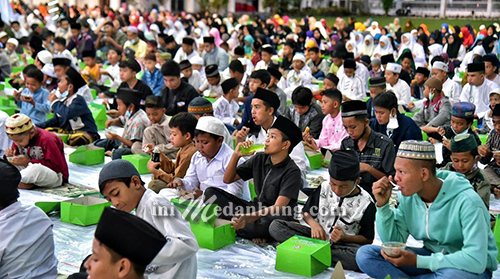 Anak Yatim Piatu Senang Buka Puasa Bersama Gubernur Sumut