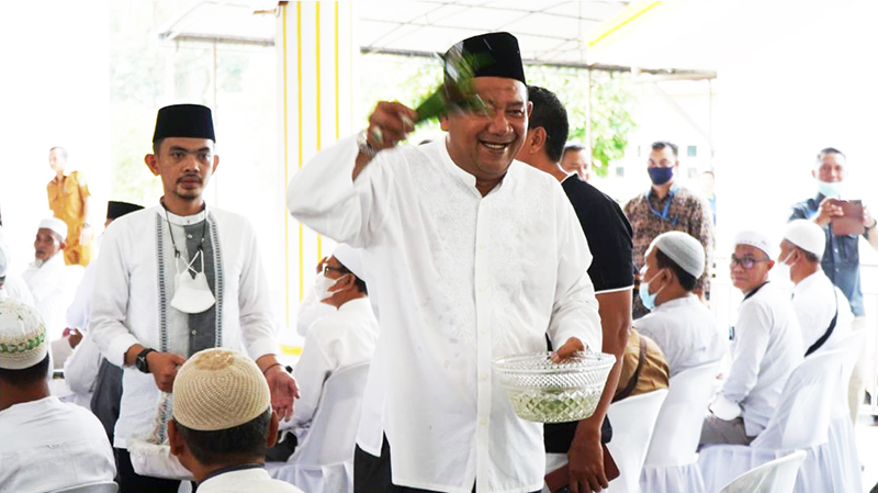 141 CJH Langkat, Syah Afandin Lakukan Tepung Tawar Sebelum Keberangkatan