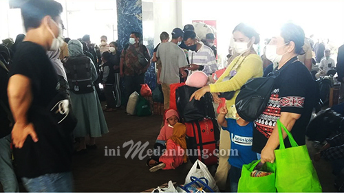 Penumpang Balik ke Batam Padati Terminal Belawan