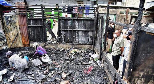 Kunjungi Korban Kebakaran Jalan Wahidin Medan, Gubernur Sumut Berikan Bantuan