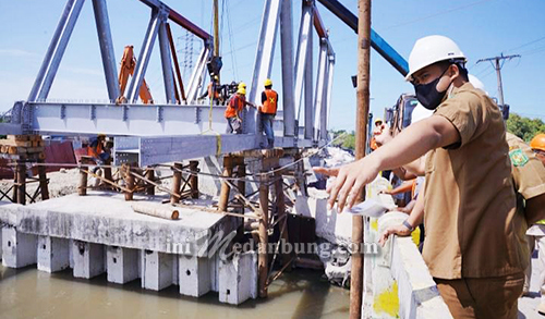 Bangun Titi Dua Sicanang,  Bobby Permudah Akses Sosial dan Ekonomi