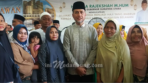 Wagubsu Lepas 47 Jemaah Calon Haji KBIHU Almukhlisin Belawan