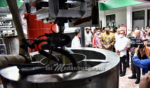 Bobby Bersama Menkop UKM Tinjau Produksi Minyak Goreng Merah
