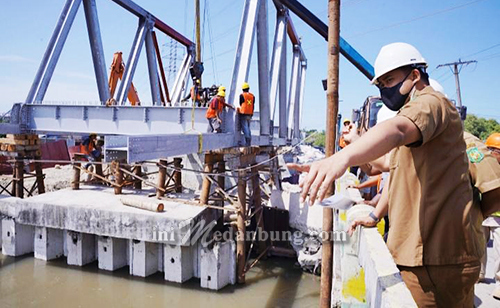 Tinjau Pembangunan Jembatan Titi Dua Sicanang, Bobby Nasution: Akhir 2022 Ditargetkan Selesai