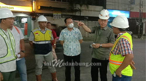 Malam Hari Tinjau Drainase, Hasyim Berharap Kawasan Jl Thamrin Tak Banjir Lagi