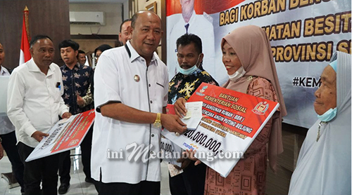 Afandin Serahkan Rp277 Juta BBR untuk 24 Korban Bencana Alam